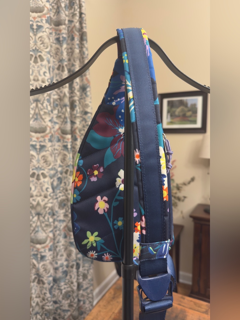 Vera Bradley Navy Floral Firefly Garden Small Sling Bag Summer 2019 Retired NWOT - Picture 3 of 9